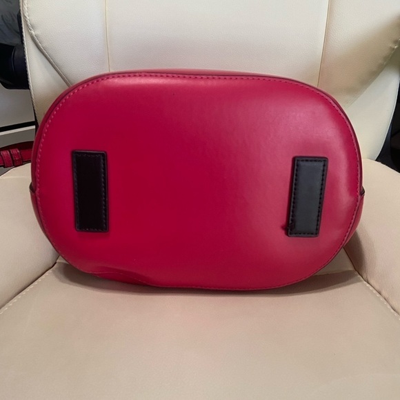 Armani Jeans bright red leather bucket bag w/ matching zip pouch EUC - Picture 2 of 9